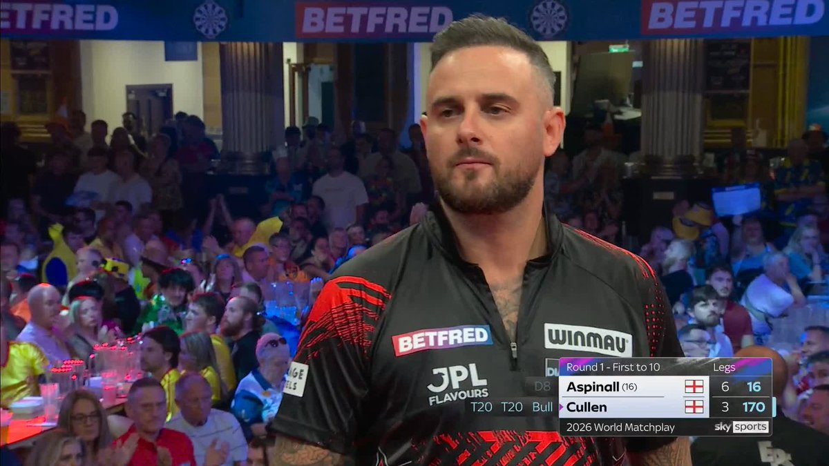 CULLEN CLINGS ON! Joe Cullen back to within two at the break as he pins D16 to capitalise on misses from Aspinall. 📺 #MatchplayDarts