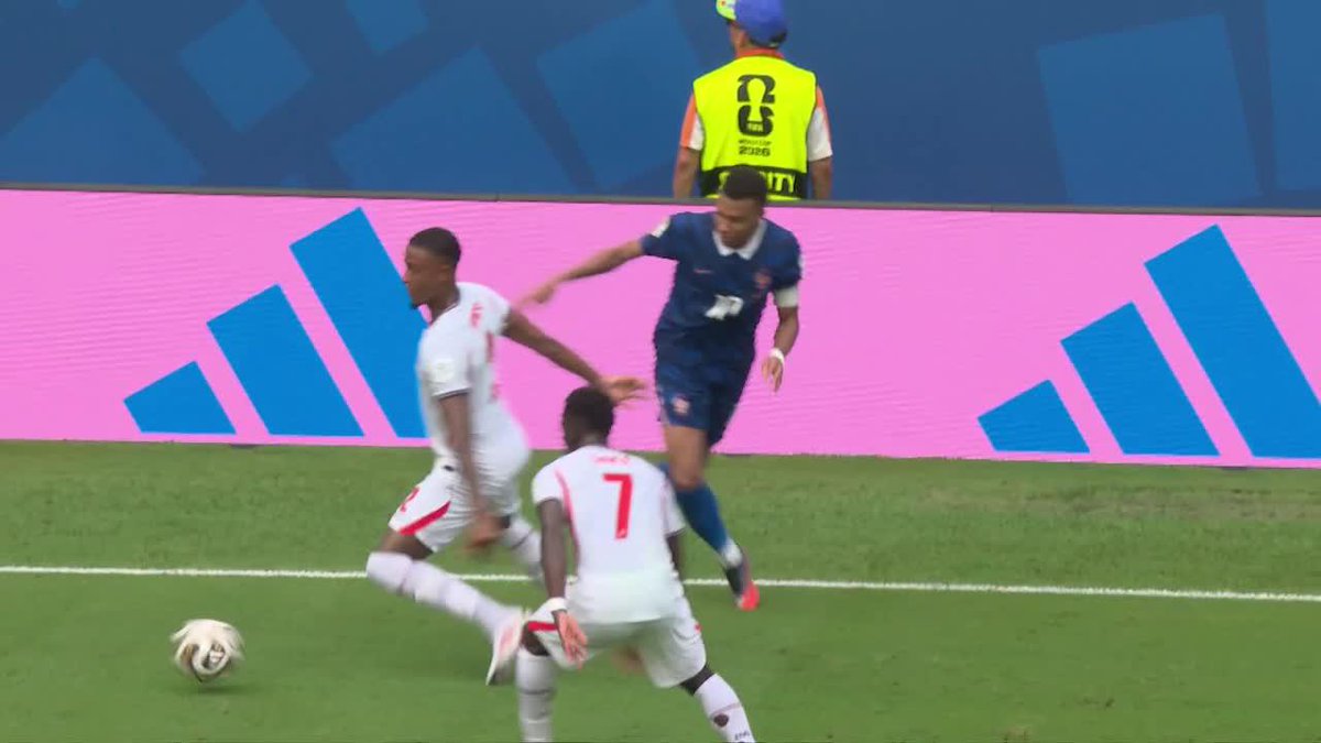 😳🇫🇷 MBAPPÉ LA PERDIÓ Y SE QUEDÓ CAMINANDO EN EL 0-4 VS INGLATERRA.