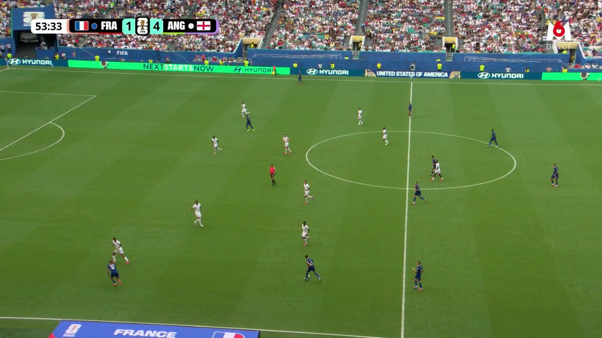 Quel appel de Barcola ! Parfaitement lancé par Kylian Mbappé, l’attaquant des Bleus ajuste son timing et termine d’une frappe puissante imparable. La France revient à 4-2 et continue d’y croire ! ⚽️🔥 France 2-4 Angleterre Suivez le match sur M6 et M6+ #CDM2026 #FIFAWorldCup #FRAANG