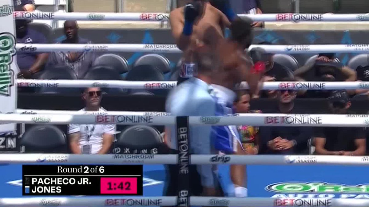 OMG how did that happen? 😣 #PachecoAleem | Live Now on DAZN ▪️