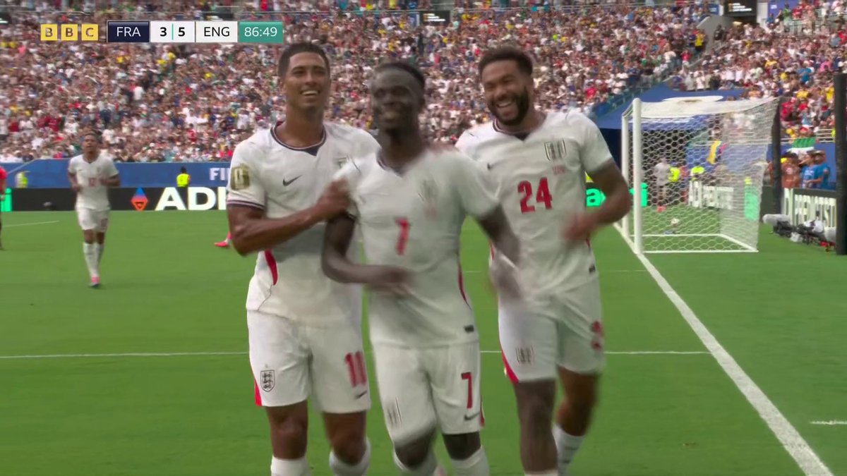 Bukayo Saka completes his hat-trick from the penalty spot! ⚽3️⃣ England lead France 5-3 in the closing stages of this game 🦁