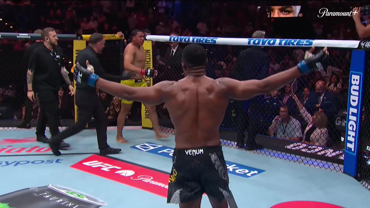 Felipe Franco HAMMERS his way to victory 🔨 RD 2 TKO! 📺 Paramount+