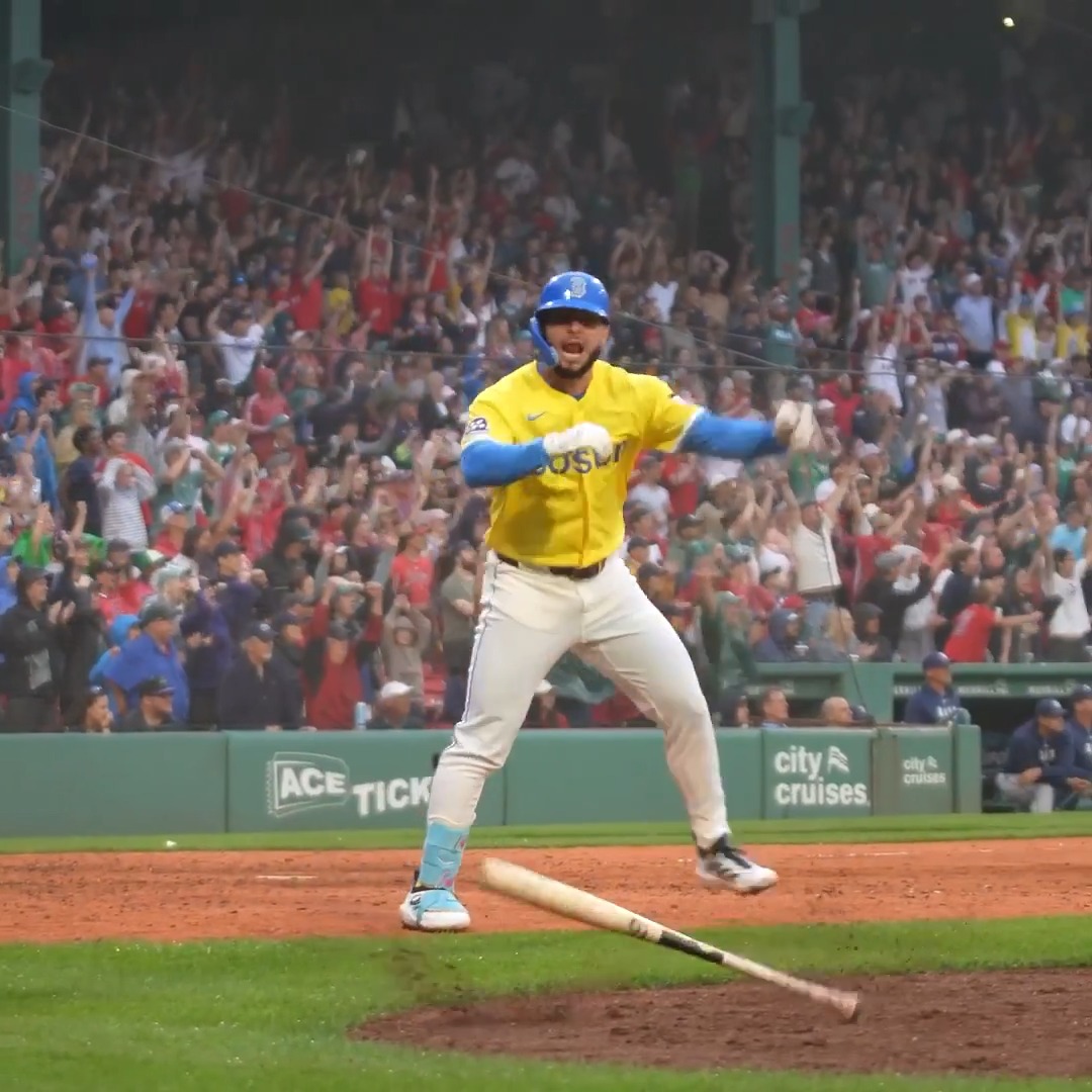 THE BAT SLAM 😮‍💨 ARE YOU KIDDING?!