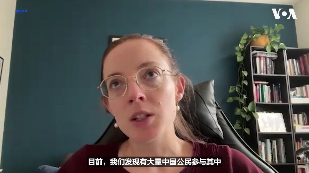美国纽约联邦法院正在审理一起备受关注的跨国芬太尼案件。中国公民张智栋,又名“王哥”(Brother Wang)被美国司法部指控经营一个横跨中国、墨西哥和美国的毒品贩运及洗钱网络,向墨西哥贩毒集团提供制造芬太尼所需的化学品供应渠道,并帮助转移巨额毒品收益。张智栋目前已对相关指控表示不认罪,案件尚未进入审判阶段。 一名毕业于北京大学、能说流利西班牙语的中国公民,如何从在墨西哥工作的年轻商人,变成美国司法部所称的全球重大毒品贩运目标,并被墨西哥贩毒集团成员称为连接中国化学品供应商、墨西哥制毒实验室和美国洗钱网络的关键人物? 专家对美国之音(VOA)表示,这起案件显示,能够跨越语言、法律、商业和地下犯罪世界的中间人,可能是芬太尼供应链中最难取代、但也最值得执法部门打击的环节。 详细报道👉 #一周新闻回顾