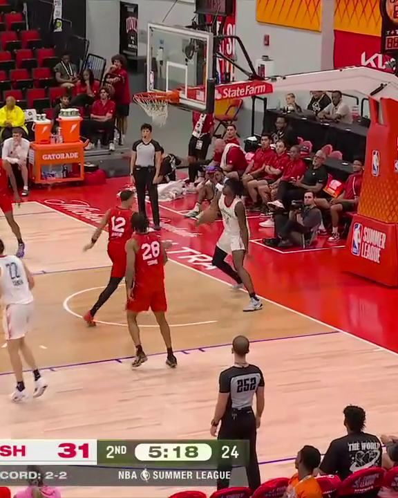 Felix Okpara hit back-to-back dunks for the Wizards 😮💨
