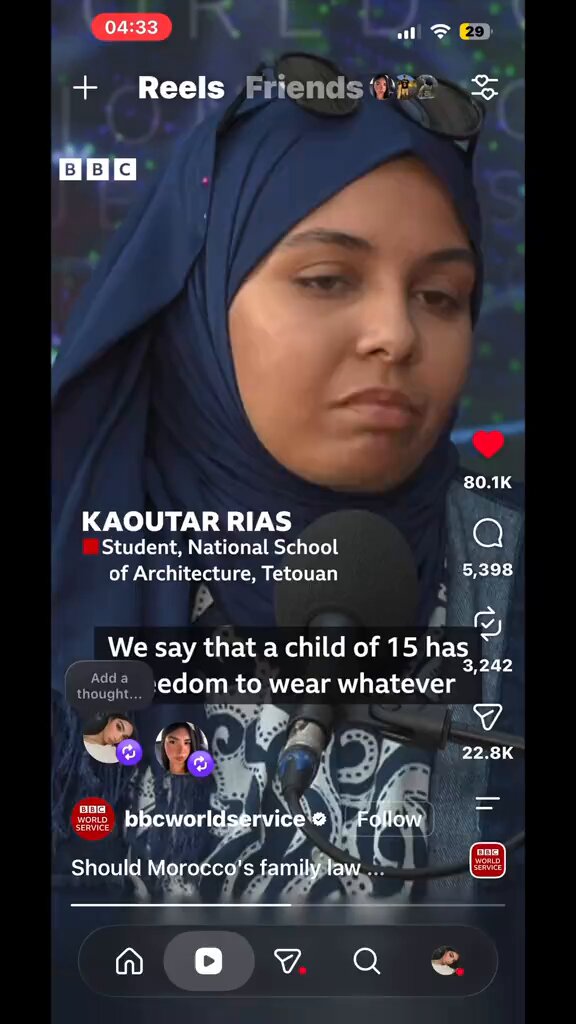 شكون شاف الفضيحه الي دارو هدا النكرات علي قناه ال بي بي سي التي تتحدث عن زواج القاصرات والي الدوله المغربيه كتحاربو مند سنوات بل غيرت العديد من القوانين خصيصا لمنع زواج القاصرات بل وأكثر جائ في مدونه الأحوال الشخصيه العديد من العقوبات بهدا الخصوص ويجيو جوج مكلخات بحال هدو تفكيرهم مغسول بالأفكار الداعشيه تتكلم باسم المغرب وان البنت من حقها تتزوج علي سن 15انا من هنا أطالب السلطات المغربيه بالتحقيق مع هدا الأختين خصوصا وان البرنامج صور في المغرب حسب القانون المغربي الحالي (مدونة الأسرة)، السن القانوني للزواج هو 18 كاملة للذكور والإناث. أما تزويج من هم دون هذا السن، فهو ليس أصلاً في القانون بل "استثناء قضائي ضيق جداً" يخضع للمادتين 20 و21 من المدونة
