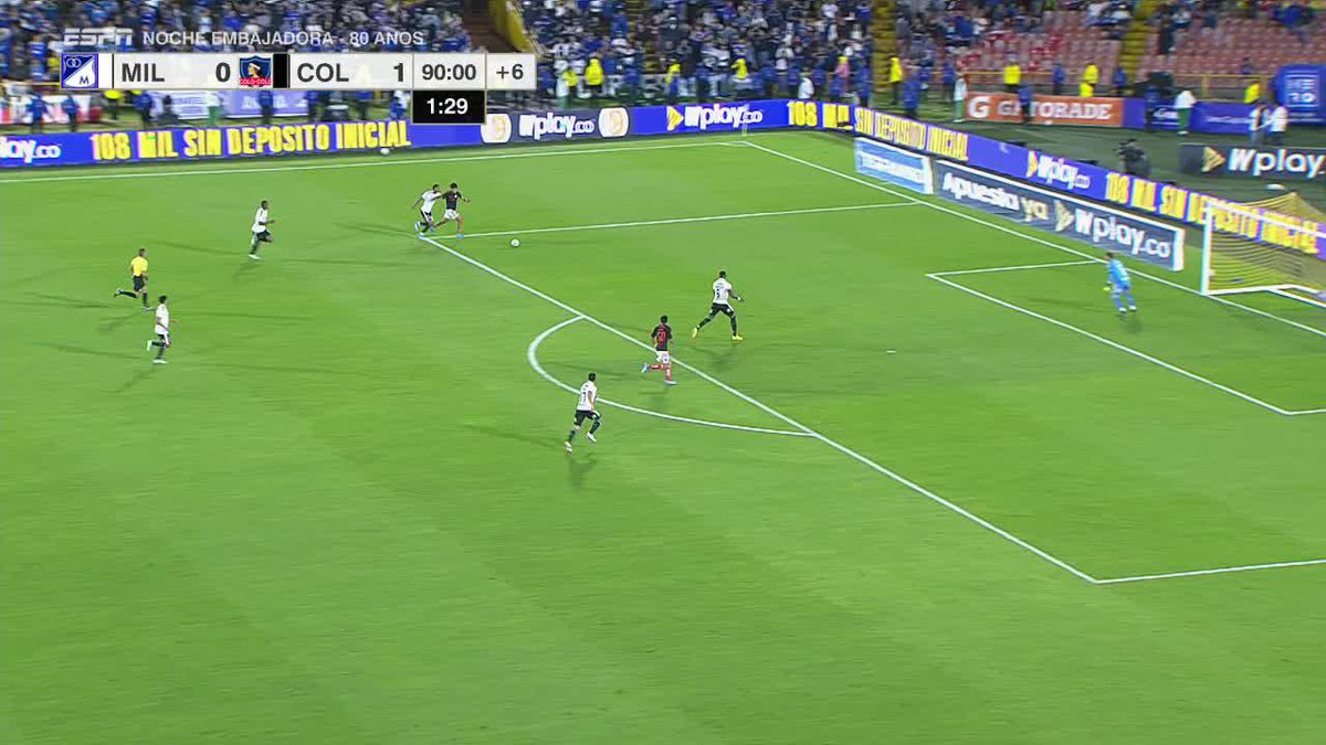 Colo Colo rozó un gol de colección Tras una larga secuencia de 28 toques, el equipo chileno desperdició una oportunidad clarísima frente al arco de Millonarios. 📺 Mira el amistoso internacional por ESPN en el Plan Premium de #DisneyPlusLA