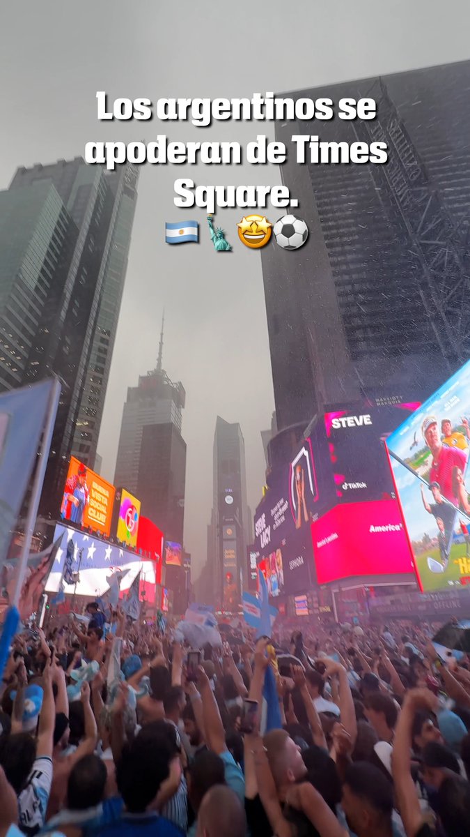Los argentinos se apoderaron de Times Square.🗽🇦🇷⚽️🤩