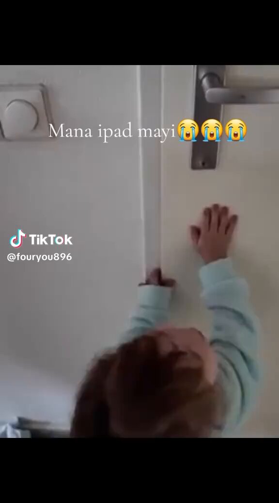 mayii: “mana ipad mayi?” jusa:”mama mandi, mayi no already mandi” mayi: “where ipad” jusa:”mama mandi” 😭 GUE JADI KAMARI JUGA NANGIS SIH, INDO SALAH, INGGRIS JUGA MASIH GA NGERTI😭😭😭