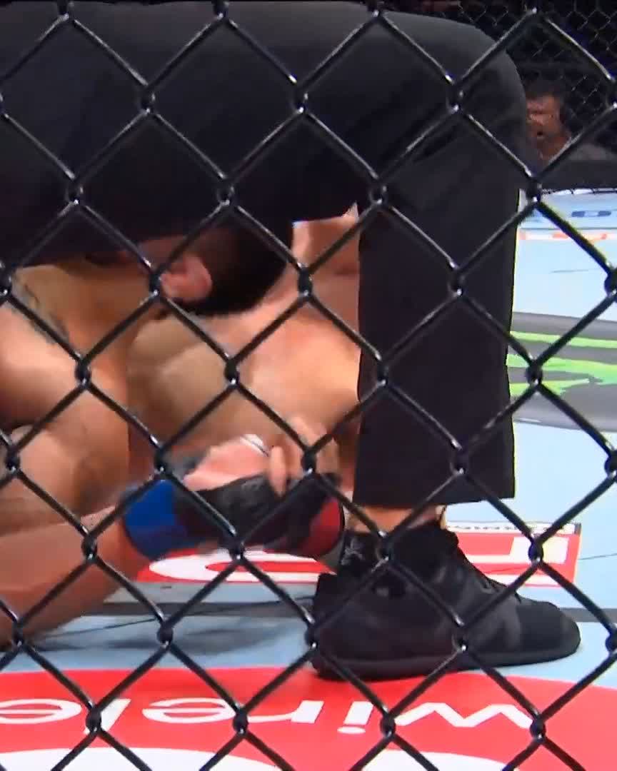 BACK TO WINNING WAYS 🤩 @Chase_Hooper left his mark at #UFCOKC with a fast RD1 submission win! [ LIVE NOW on @ParamountPlus ]