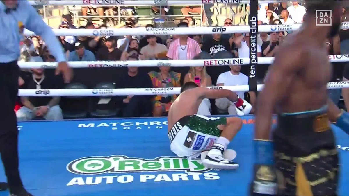 OMG THIS KNOCKDOWN FROM ANDY CRUZ!!! 😱 #PachecoAleem | Live NOW on DAZN ▪️