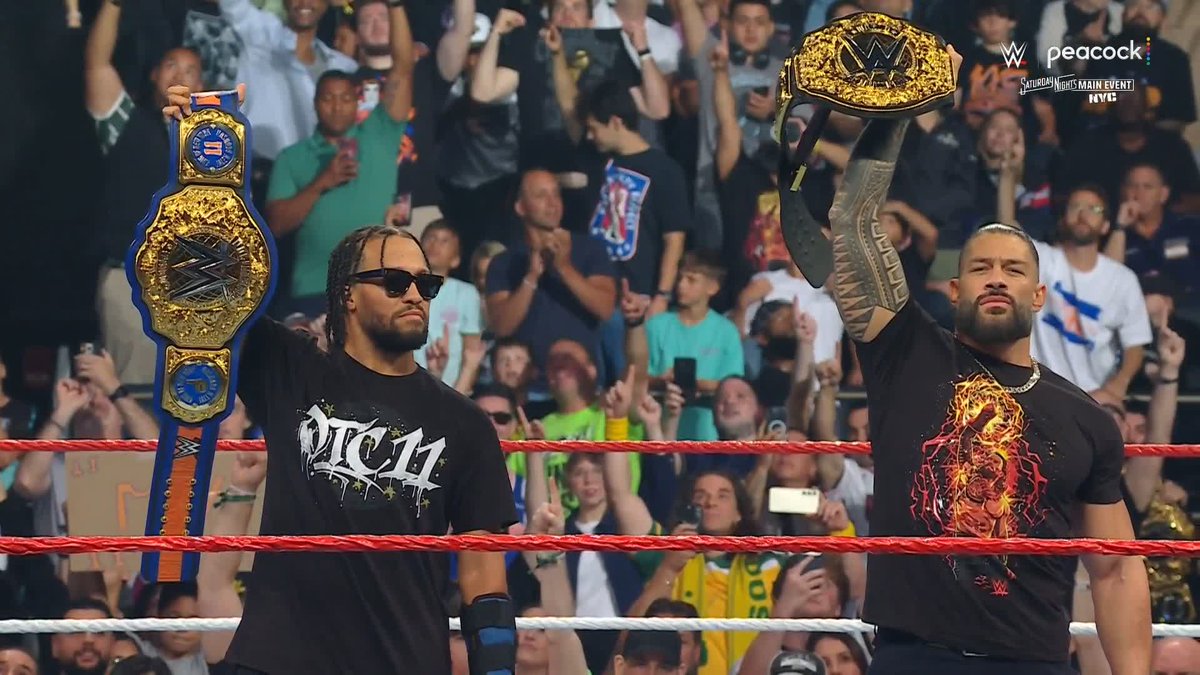 Wait a minute! 😱 With a distraction from TYRESE HALIBURTON, SETH ROLLINS has just attacked ROMAN REIGNS! 🤯