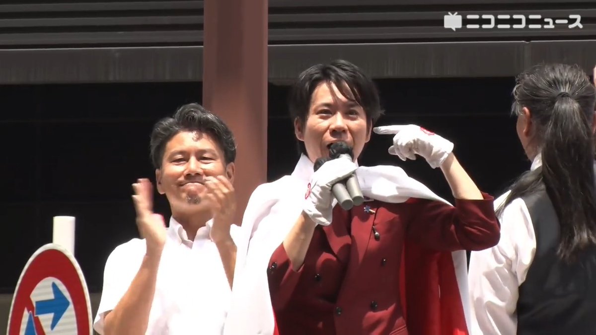 大阪・梅田で移民政策反対デモ 街頭演説に対して太鼓と帰れコールで妨害カウンター 国旗やプラカード入り乱れる 全国一斉、日本各地で同時開催 大阪は河合ゆうすけ代表の日本大和党と護虎会が共催 #移民政策反対デモ #河合ゆうすけ