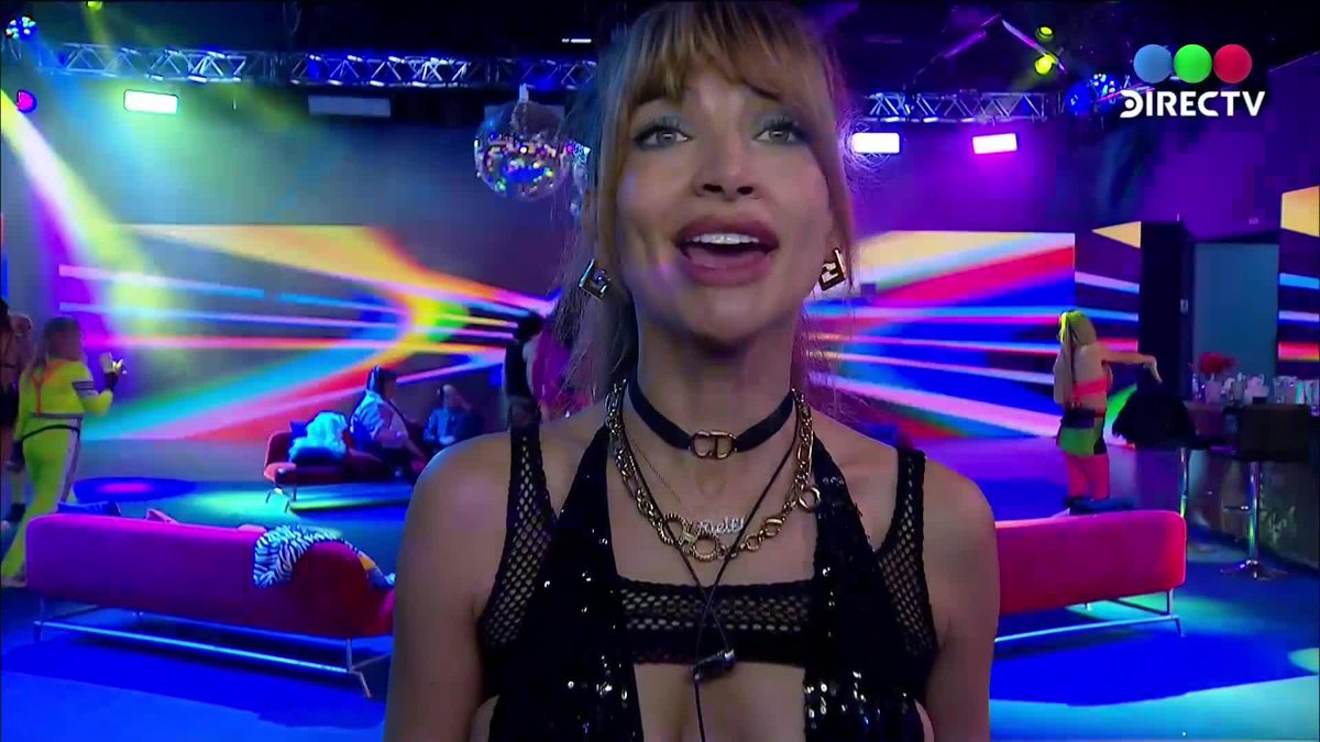 Sol haciendo campaña por Emanuel al 9009 en plena fiesta 👀👊👉 Contratá DGO: 📺✨🎶 y disfrutá de la fiesta de #GranHermano en EXCLUSIVA #GHxDGO