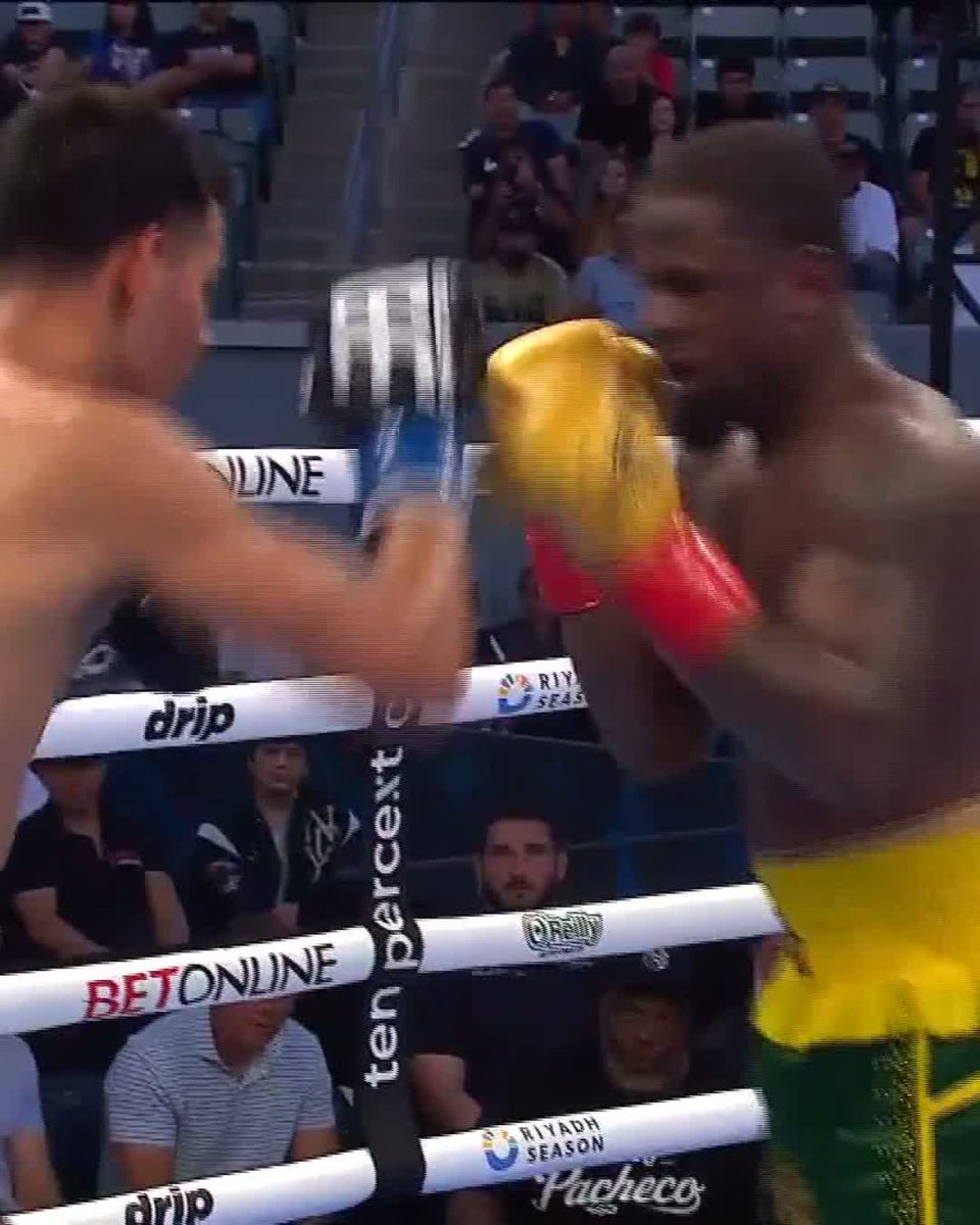 IMMANUWEL ALEEM IS HURT! 🧨 DAZN Boxing #PachecoAleem