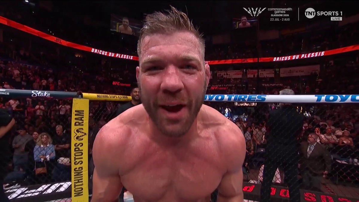 勝利したデュ・プレシがストリックランドの持つ王座への挑戦をアピール! #UFC