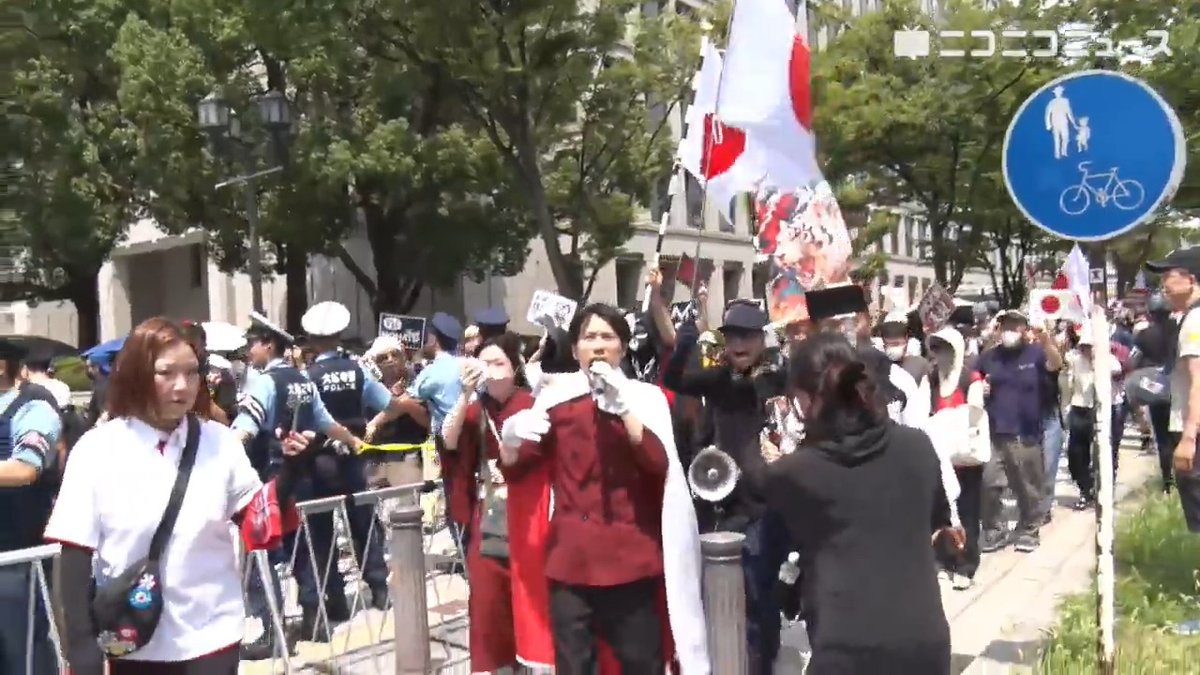 全国一斉で移民政策反対デモ「我々の声はヘイトスピーチなどではない」「過度な外国人の受け入れに対して怒りを覚え、日本と未来を守りたい、愛国心からの声」大阪で日本大和党･河合ゆうすけ代表や護虎会がデモ行進 デモのカウンターも現れ、「ヘイトデモ帰れ」と声を上げている。 #移民政策反対デモ
