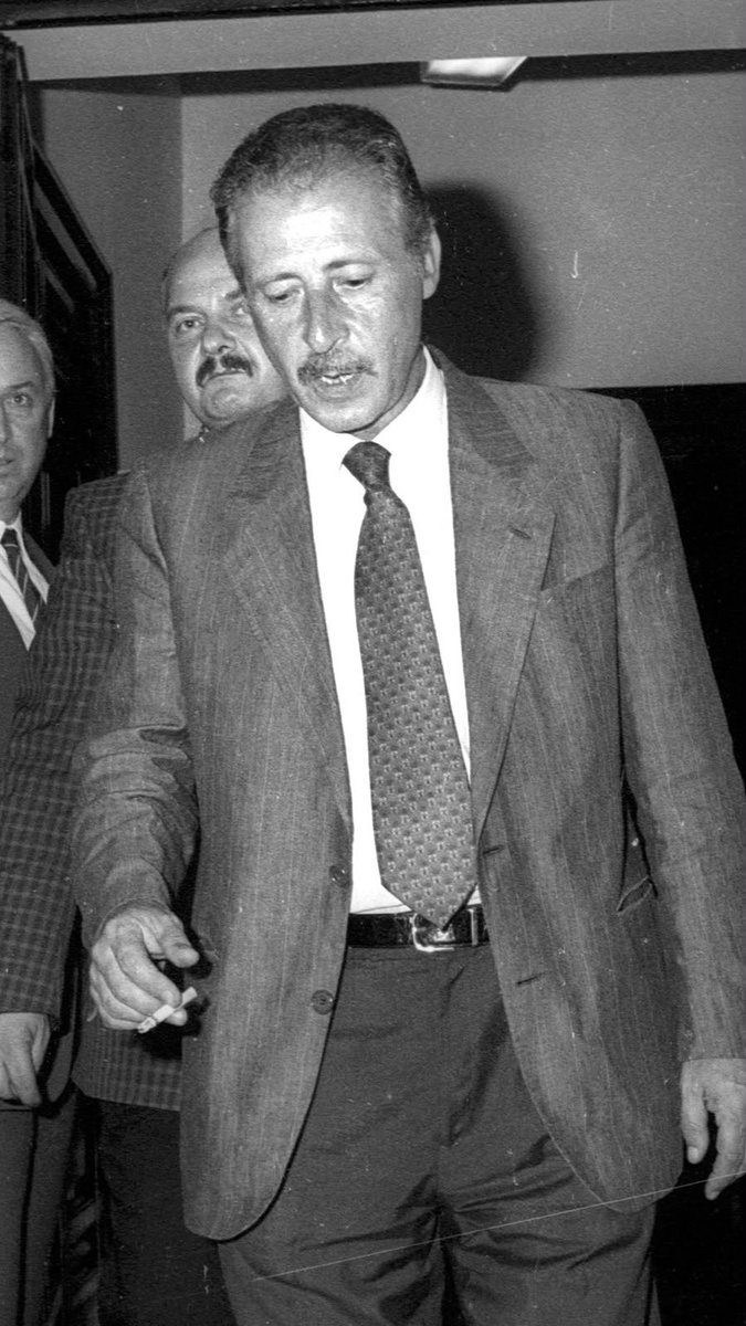 Il #19luglio è una data che ha segnato la storia d’Italia. E ha segnato anche la mia vita. Paolo Borsellino ci ha lasciato un’eredità fatta di coraggio, amore per la Patria e fiducia nei giovani: “Se la gioventù le negherà il consenso, anche l’onnipotente e misteriosa mafia svanirà come un incubo”. Nel suo ricordo continuiamo a percorrere la strada che ci ha indicato, con lo stesso impegno nella lotta alla criminalità organizzata e in difesa della legalità.
