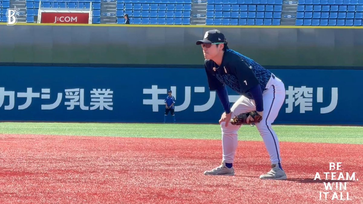 やはり定期的に見たくなる、#佐野恵太 選手の内野ノックの様子！💪 #万永貴司 コーディネーター #baystars