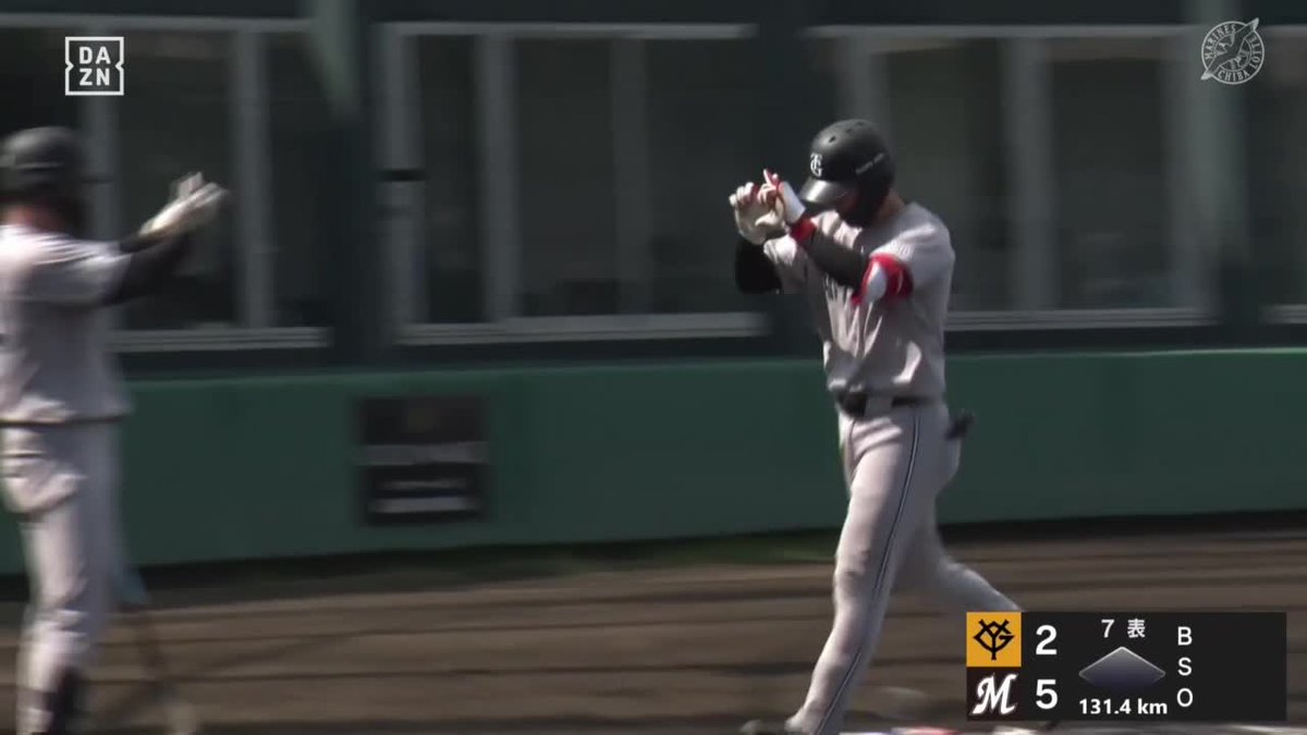小濱佑斗、代打3号ソロ。 逆方向OPS1.2軍共に10割超のGame Powerに1軍平均打球角度マイナスかつプルエア打球未だゼロの引っ張り打球に強さが生まれれば更に期待値アップ。社卒/広SS守備レンジ/高走塁貢献/慎重気味アプローチ+高BB%ら泉口2世への期待も抱かせるプロスペクト。