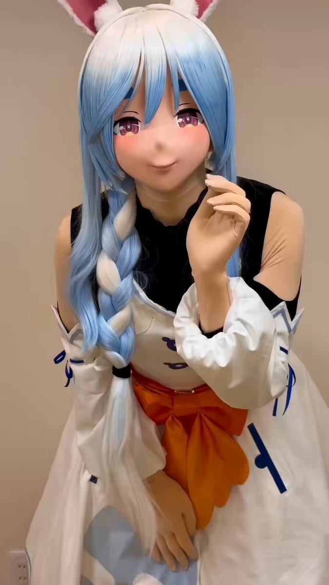 頭をヨシヨシ 頬をポフポフ 唇に… 最後は恥ずかしくなっちゃいました💦 初めての動画撮影で少しずれてしまいましたが、いかがでしたか。 #ぺこらマミー