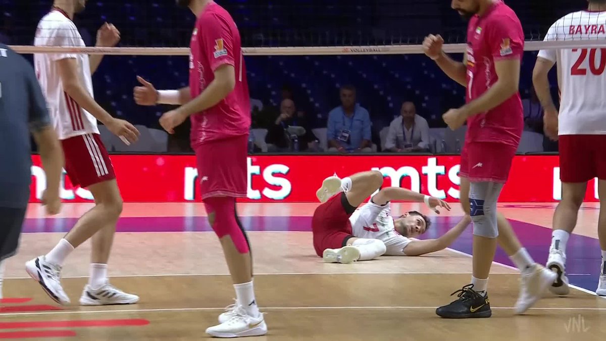 #VNL2026: AMAZING DIGS. INCREDIBLE DEFENSE. 🤯 Neither team wanted to let the ball hit the floor in this spectacular rally between 🇮🇷 Iran and 🇹🇷 Türkiye in Belgrade. 🔥 📺 LIVE NOW on VBTV: 🏐 #BePartOfTheGame #Volleyball