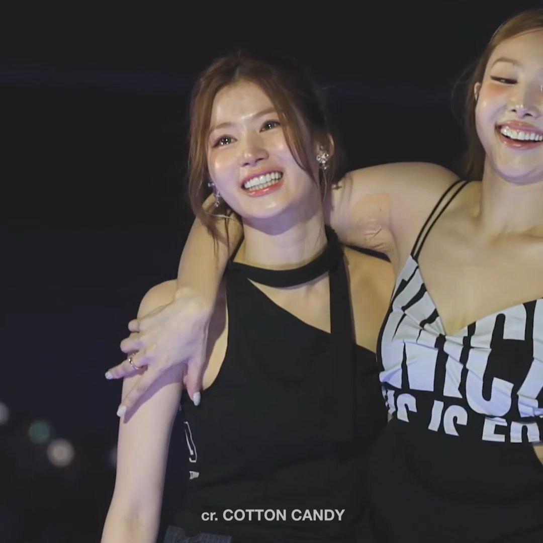눈물 뚝뚝 흘리면서 둠칫둠칫 춤추는거 왤케 귀여워🥹 사나 말대로 그동안 정말 최선을 다했기때문에 흘리는 행복한 눈물 같아서 나도 앵콜 콘서트가 오래도록 기억에 남을것같다..ෆ