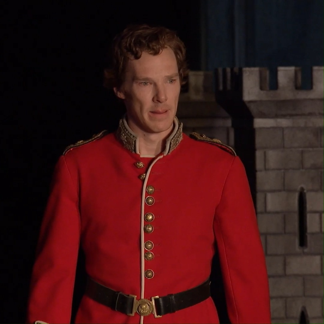 'Are you honest?'😅 Benedict Cumberbatch and Siân Brooke in Hamlet (2015).