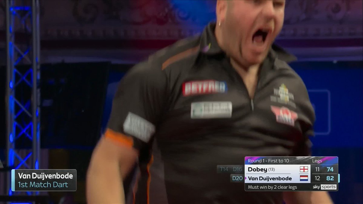 Van Duijvenbode wins an absolute THRILLER!! 👏 The Dutchman wins the final three legs to edge past Chris Dobey 13-11 💪