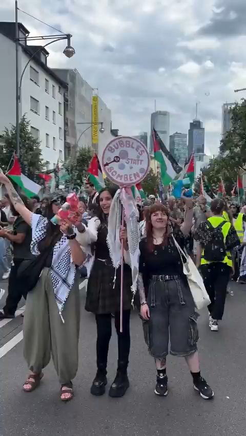 “DEATH DEATH TO THE IDF” Teenage girls in Frankfurt, Germany 🇩🇪 blow bubbles as chants for Jewish death reverberate on the same streets that Nazi slogans did just 8 decades prior. For them, hating Jews is a hobby.