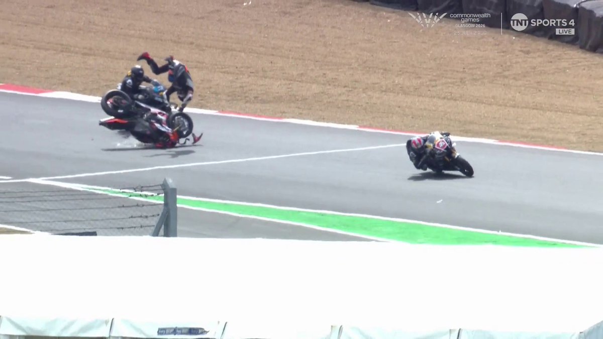MASSIVE crash in the Superstock class 😬💥 #BSB | #BrandsBSB | Live on TNT Sports and HBO Max
