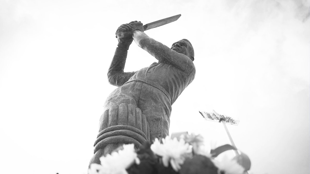 United in remembrance.๐ค Cricket West Indies President Dr. the Hon. Kishore Shallow, Barbados Cricket Association President Calvin Hope, and the West Indies white ball and red ball captains paid tribute to the late Sir Garry Sobers before the start of play at Kensington Oval.