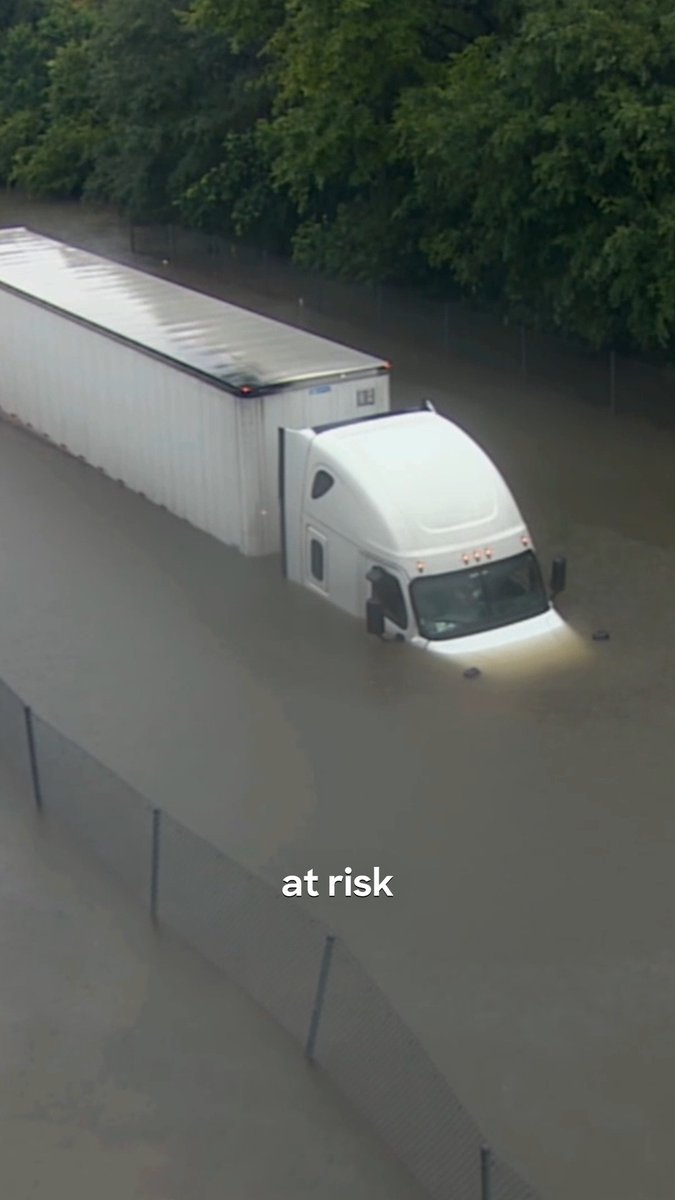 🚛 Trapped. Surrounded by floodwater. Waiting for rescue. 😨 New #IntheEyeoftheStorm Tonight at 10P.