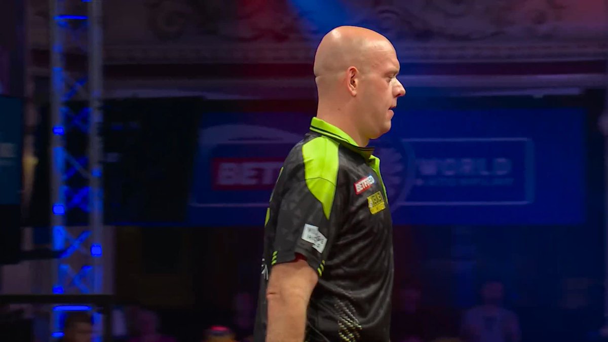 VAN GERWEN LEVELS! Strong response from Michael van Gerwen! Gilding misses D10 for a show-stopping 134 checkout, and the Dutchman capitalises to level up proceedings at 5-5! 📺 #MatchplayDarts