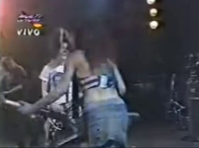 RIP Jennifer Finch, bassist of L7 Thanks for everything