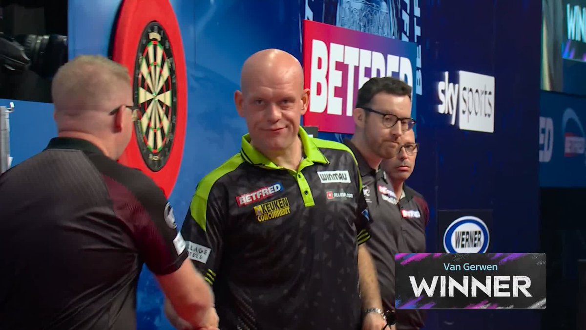 VAN GERWEN SAFELY THROUGH! Michael van Gerwen recovers from 4-1 down to overcome Andrew Gilding, reeling off four straight legs to progress! 📺 #MatchplayDarts