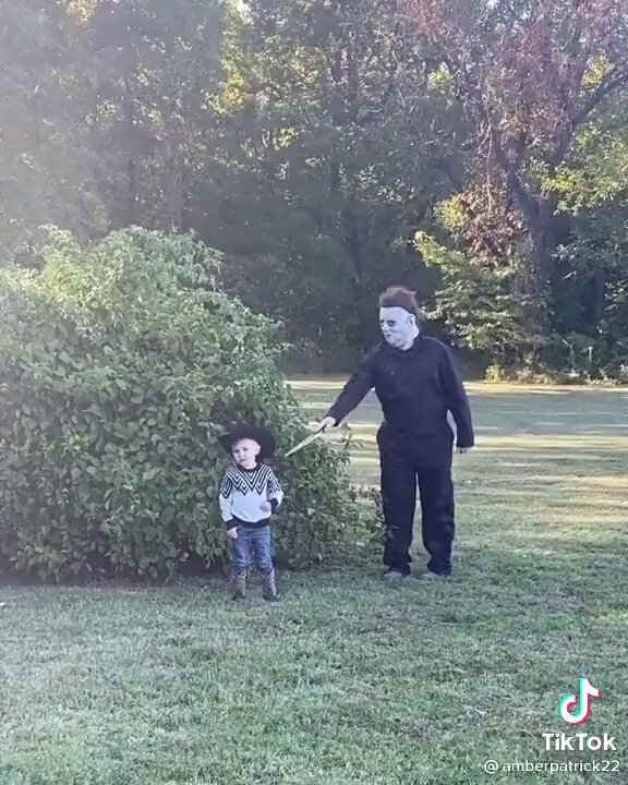 ホラー映画に出てくるブギーマンに初めて遭遇した子供の反応が100点すぎた