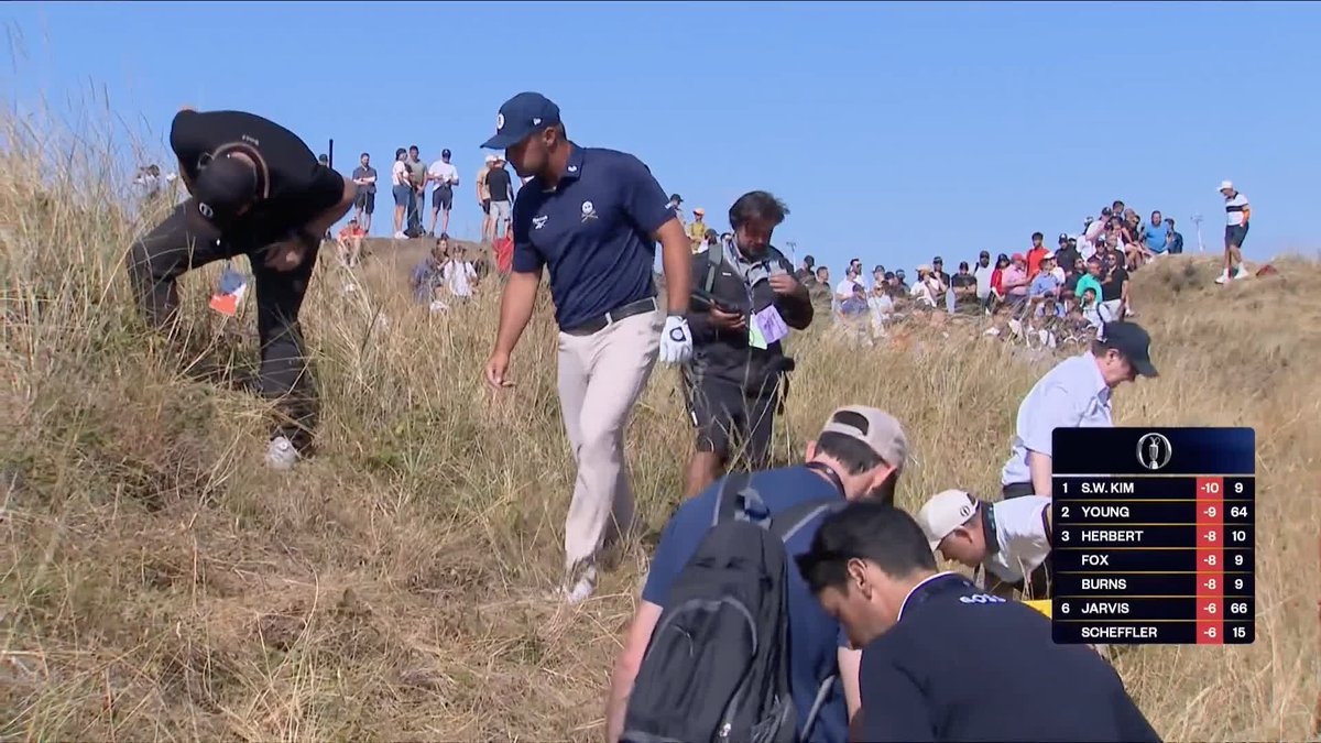 Bryson DeChambeau still searching for his ball amid a nightmare 11th hole 🫣