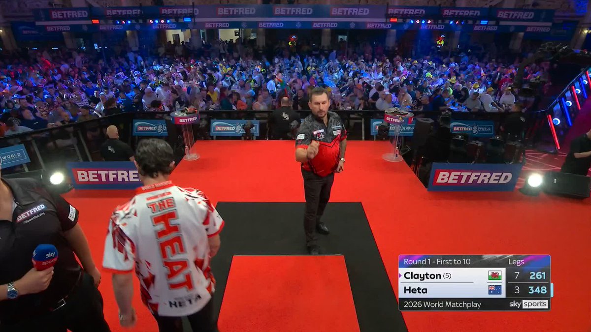CLAYTON LANDS THE 121! This has been a brilliant display so far from Clayton as he moves 8-3 ahead with another huge finish! 📺 #MatchplayDarts