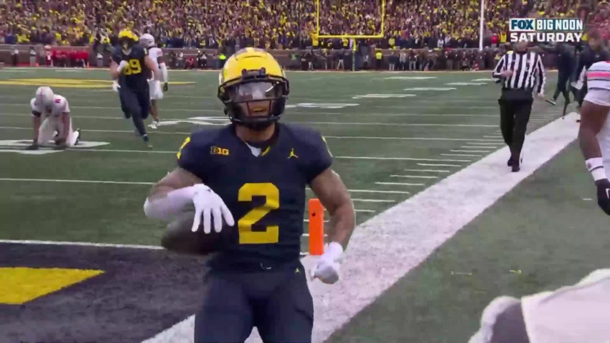6️⃣-5️⃣ Thinking back to Blake Corum flashing injured OL Zak Zinter's jersey number in Michigan's 2023 win over rival Ohio State. #2⃣BeSavage x Michigan Football
