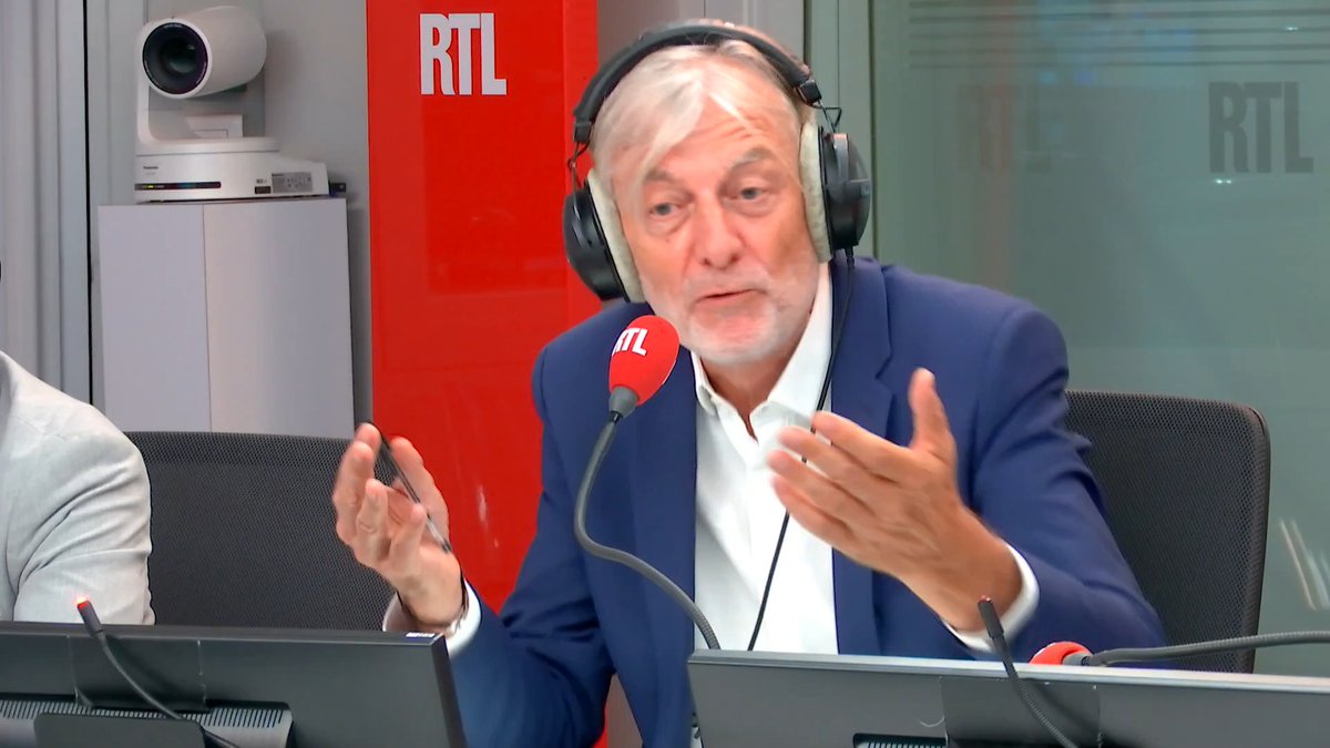 Show à la mi-temps de la finale de la Coupe du monde : "J'adore ça, si le show dure 45 min, ça révolutionne le foot" Gilles Verdez au micro d'Eric Silvestro et Léa Quinio dans #RTLFoot