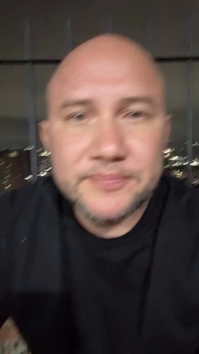 🚨 | No aclares, que oscureces. Claro que trabajas para el régimen. Eres un palangrista que se escondió cuando Alex Saab fue extraditado. Durante décadas te has aprovechado de tu cercanía con el régimen para discriminar a los venezolanos y promover que metan presa a la gente.