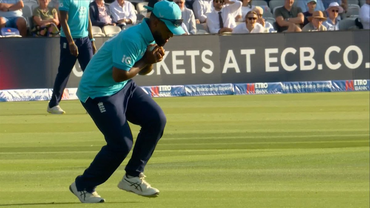 Sam Curran takes all the pace off the delivery once again and Ishan Kishan is the next to fall! 💥