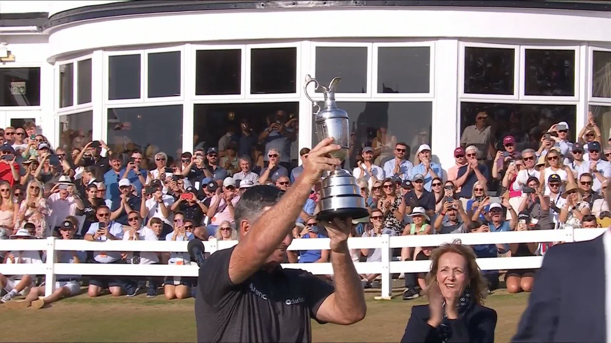 The moment Ryan Fox received the Claret Jug, becoming the second man from New Zealand to do so 👏🇳🇿