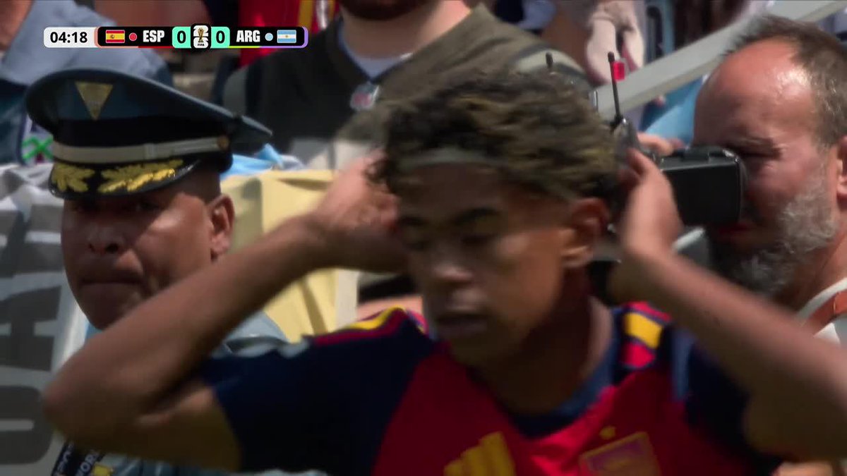 "Lamine" Porque el mano a mano que falló ante el arquero en el comienzo del partido entre España y Argentina en la final del Mundial. Marcaron como el orto los argentinos hijos de re mil putas.