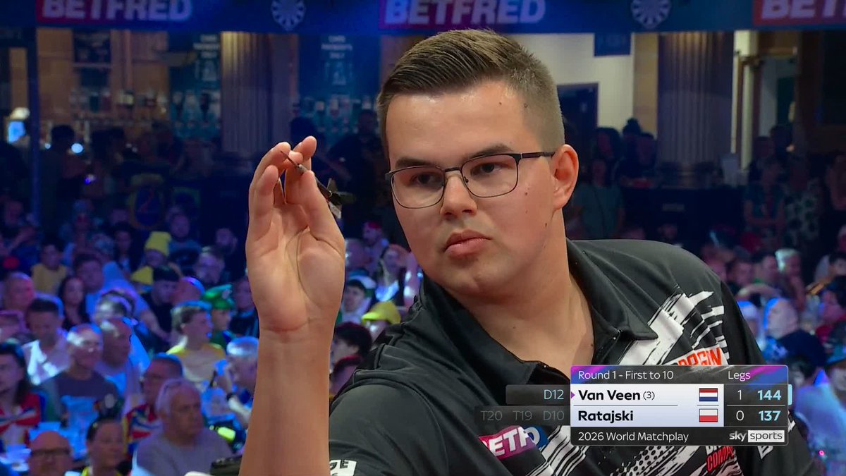 VAN VEEN OFF TO A FLYER! Gian van Veen with a statement start to this contest! The Dutch number one delivers a delightful 144 to double his lead against Ratajski! 📺 #MatchplayDarts