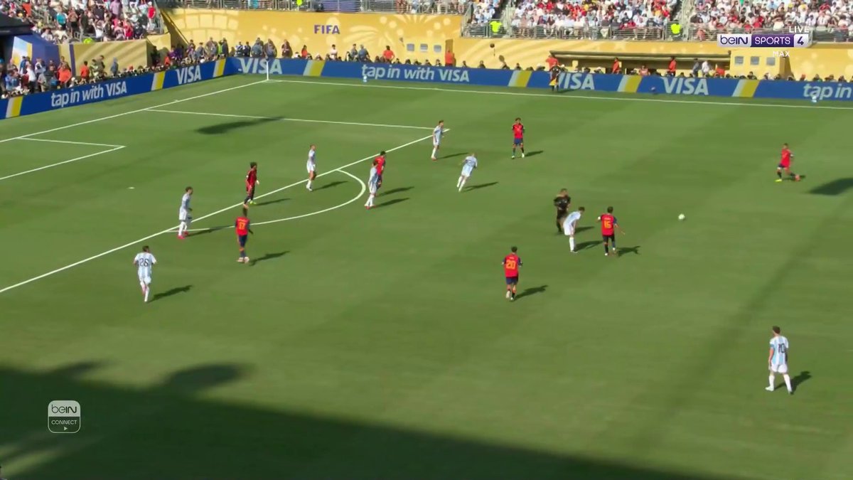 حارس مرمى منتخب "الألبيسيليستي" مارتينيز يواصل التألّق ويتصدّى لتسديدة كوبارسي القوية !