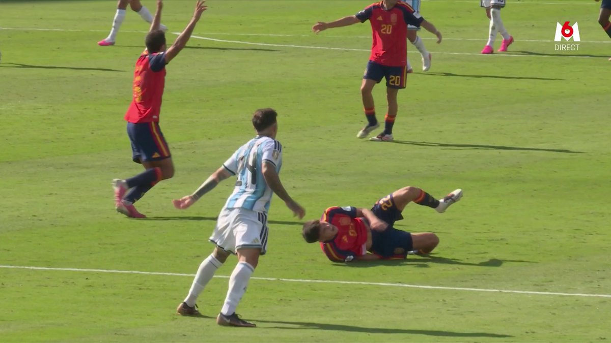 🚨🇪🇸🇦🇷 FLASH | Enzo Fernandez écope d’un deuxième carton jaune et d’un CARTON ROUGE à la fin du temps réglementaire (0-0).