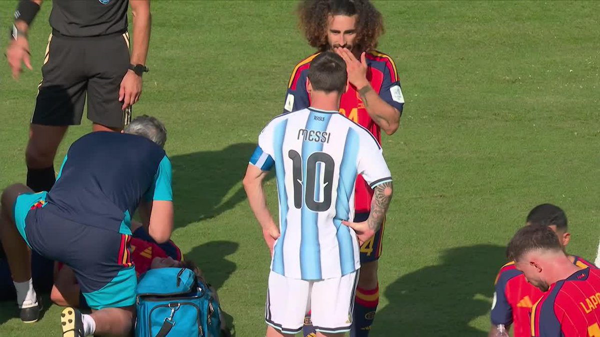 CUCURELLA SE TAPÓ LA BOCA Y HABLÓ, LEO MESSI LA PIDIÓ Y EL VAR NO ACTUÓ. ⚽ #ESPNMundial 📺 Mirá los mejores partidos de la #FIFAWorldCup por ESPN, en el Plan Premium de #DisneyPlus