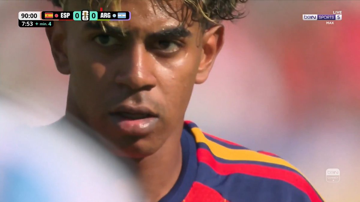 🧤 Vital stop from Martínez to deny Yamal a dramatic late winner! #FIFAWorldCup | #Spain